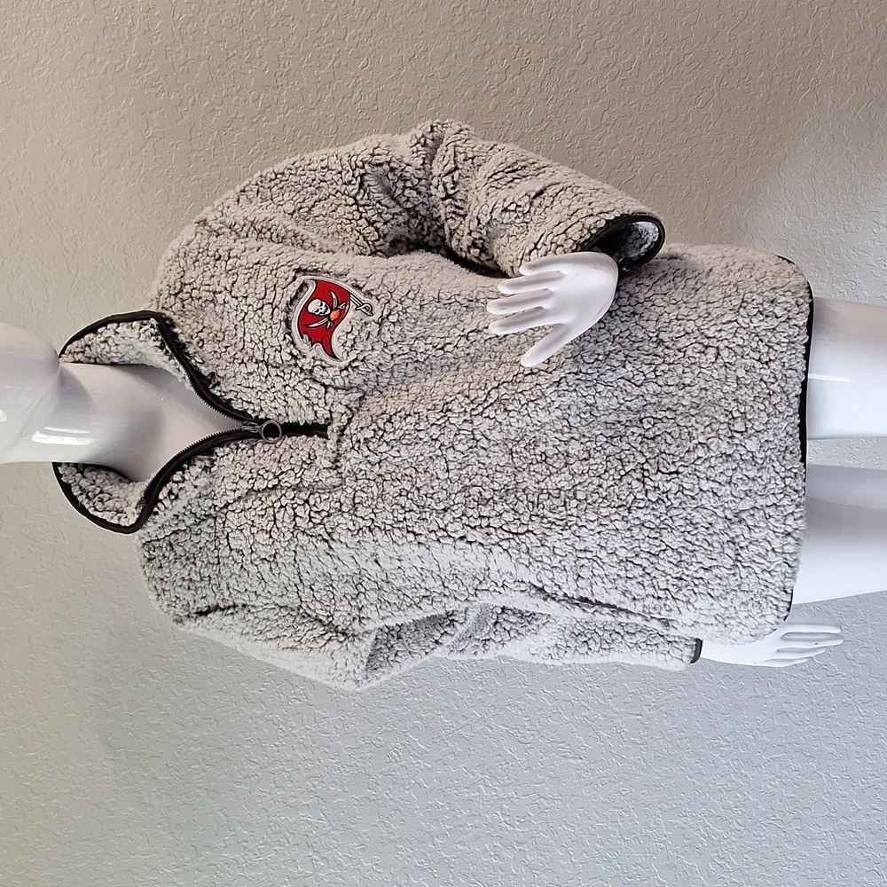 NFL Buchaneer Warm and fuzzy NWT